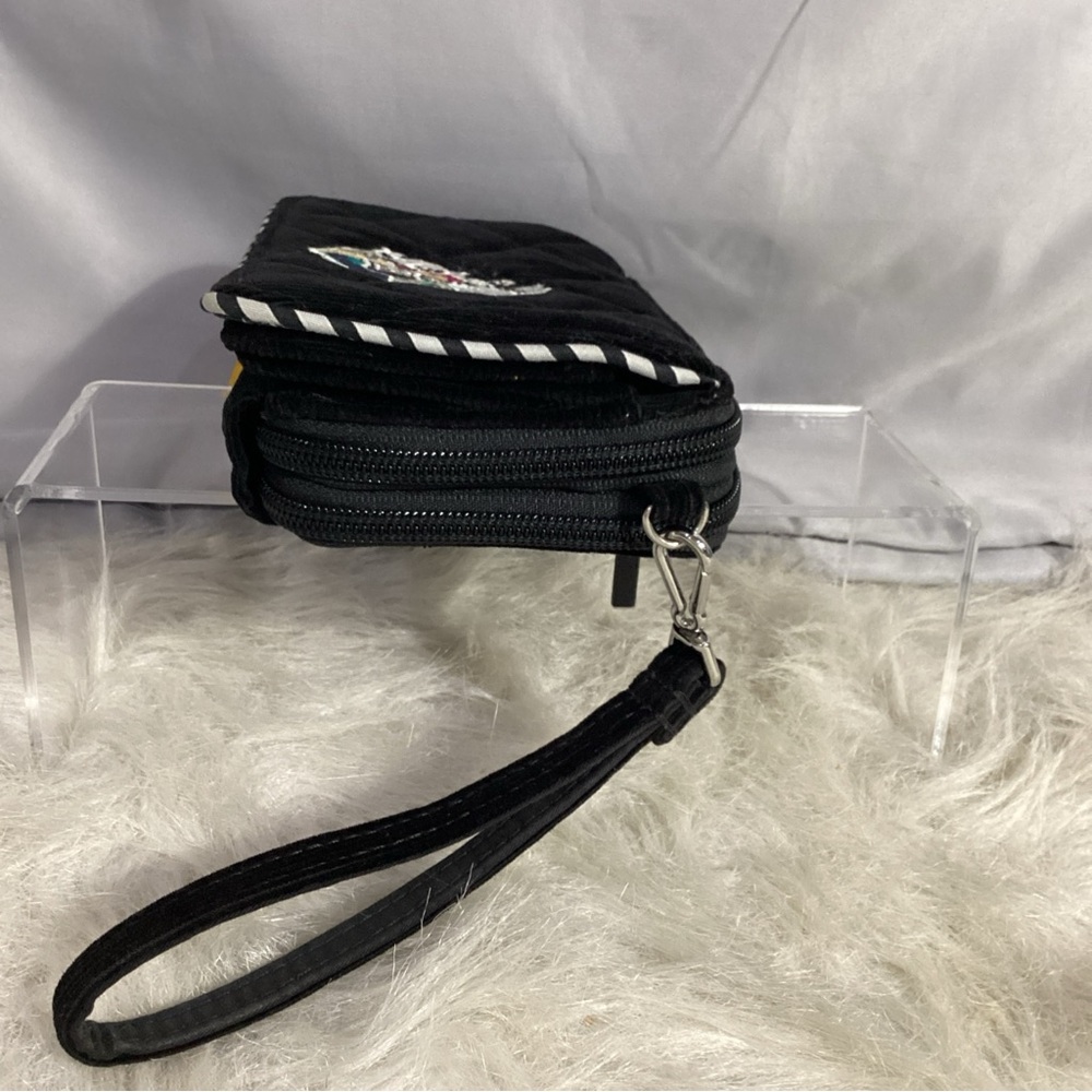 SOLD……..Vera Bradley Harry Potter RFID Black Hogwarts Zippered Travel Wristl - Picture 6 of 12